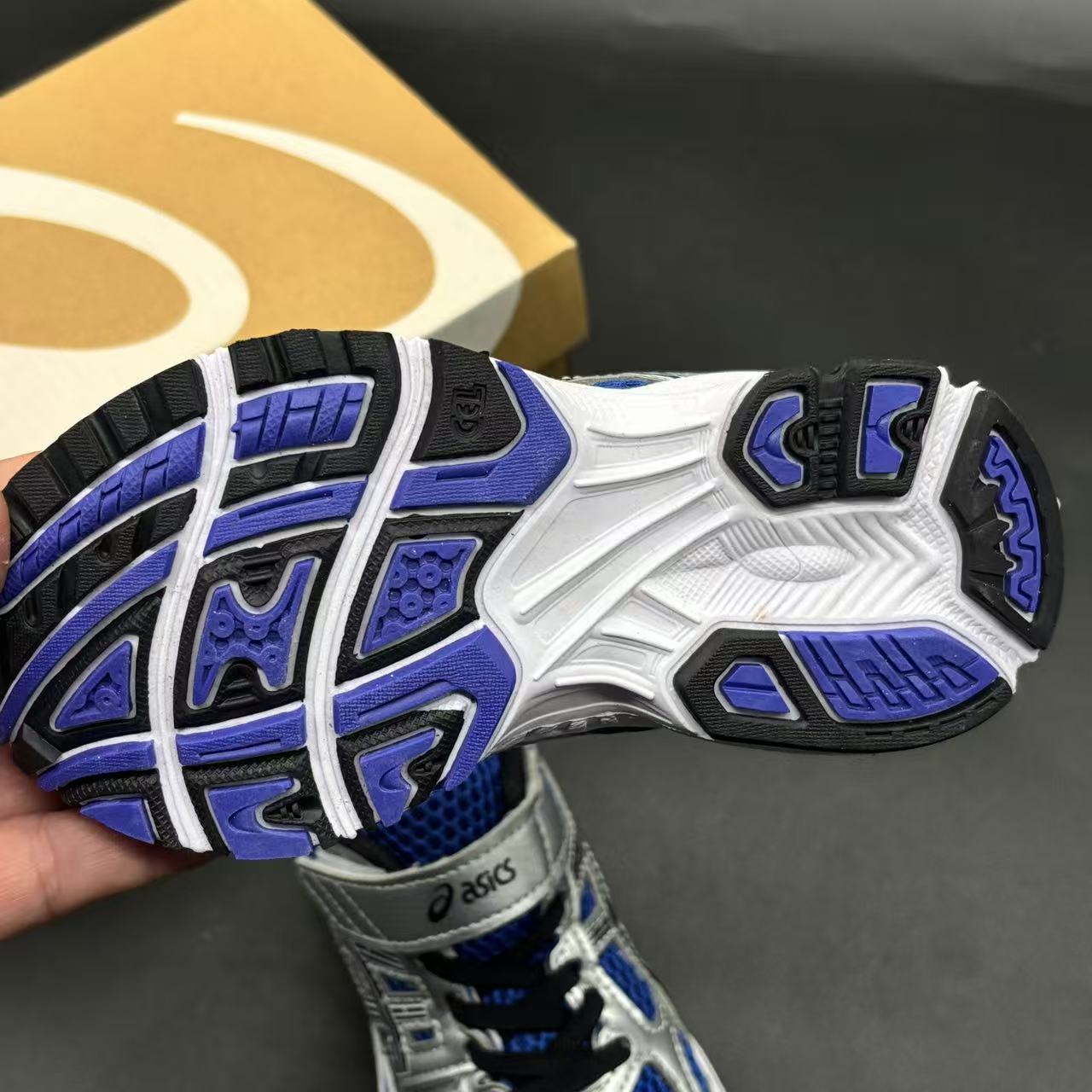 Children's shoes child